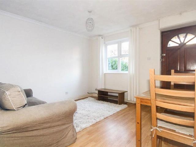 House for rent in Hutton Mount, Navestock Side