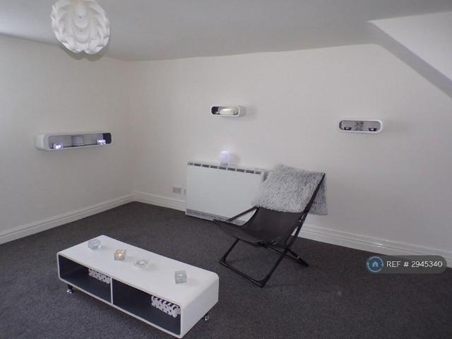 House for rent in Rossmore, Cheshire
