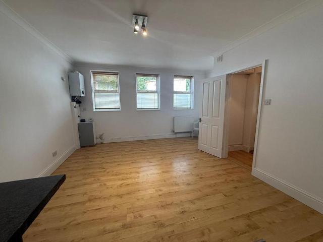 House for rent in London Borough of Croydon, Waddon