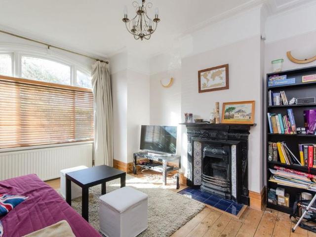 House for rent in London Borough of Merton, Raynes Park