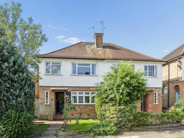 Flat for rent in Pinner, Greater London