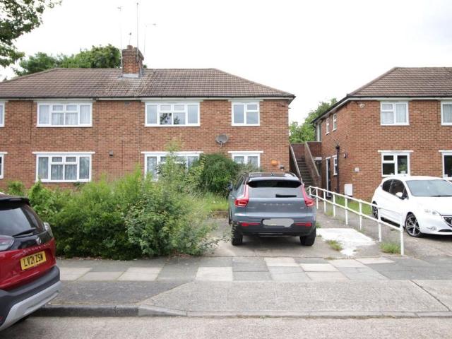 Flat for rent in Albany Park, Greater London