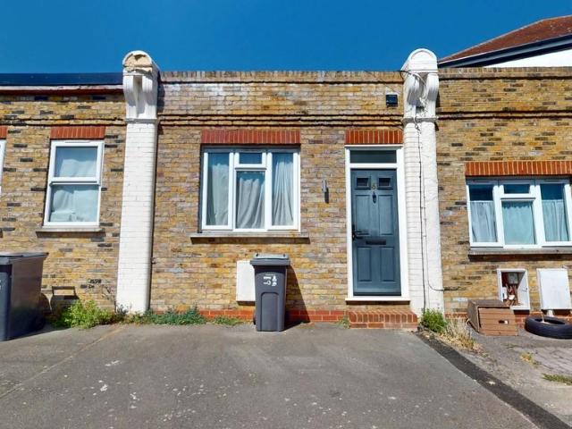 Flat for rent in London Borough of Croydon, Greater London
