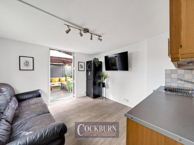 House for rent in Longlands, Halfway Street