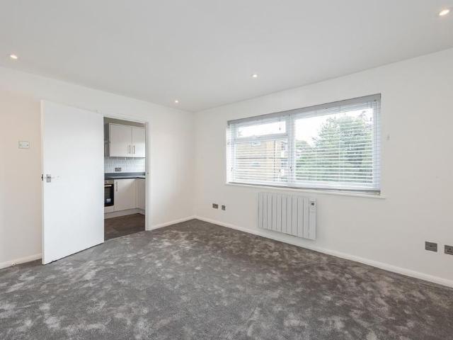 House for rent in Hatching Green, Five Acres