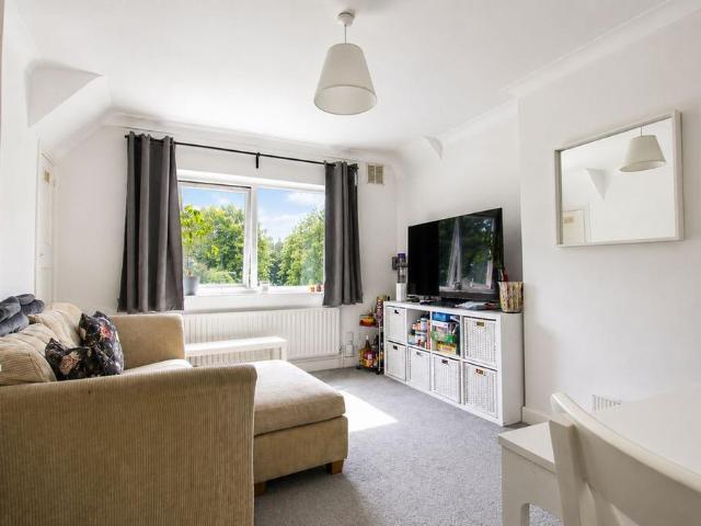 House for rent in Carshalton-on-the-Hill, Greater London