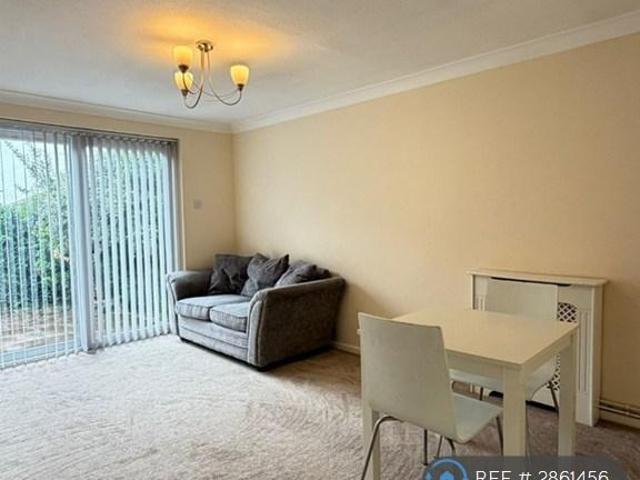 Flat for rent in Caversham Park, Reading