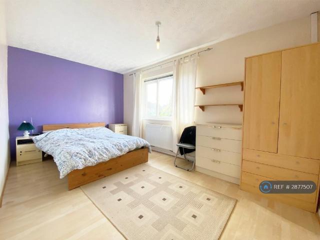 Flat for rent in Huddersfield, West Yorkshire