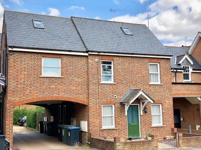 Flat for rent in Pouchen End, Hertfordshire