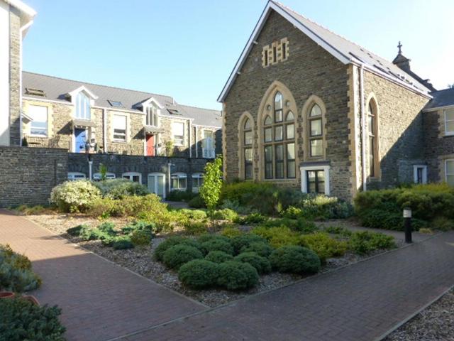 Flat for rent in Waun Fawr, Wales