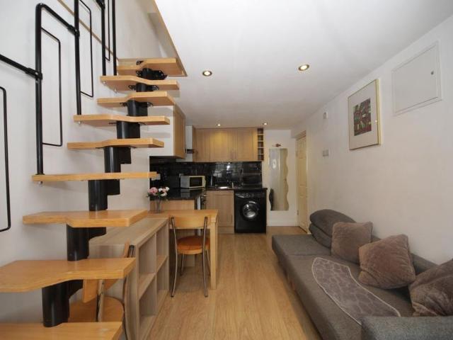 House for rent in Brunswick Park, Greater London
