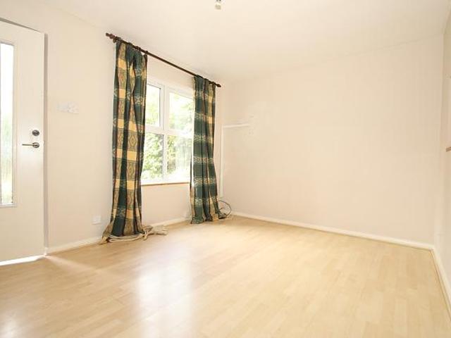 Flat for rent in Horsell, Woking
