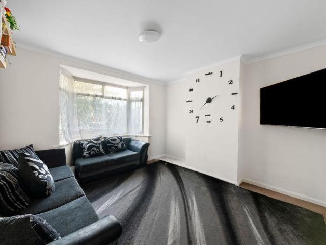 House for rent in London Borough of Ealing, Greater London