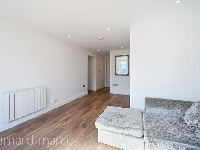 Flat for rent in London Borough of Merton, Mitcham