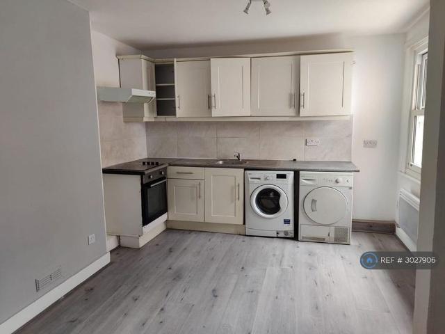 House for rent in Ingatestone and Fryerning, Navestock Side