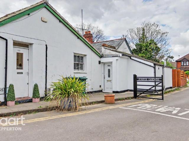 Flat for rent in Kempton Park, Lower Halliford