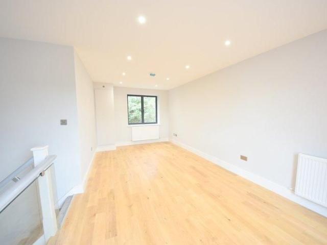 House for rent in Beaconsfield and Chepping Wye Community Board, Loudwater