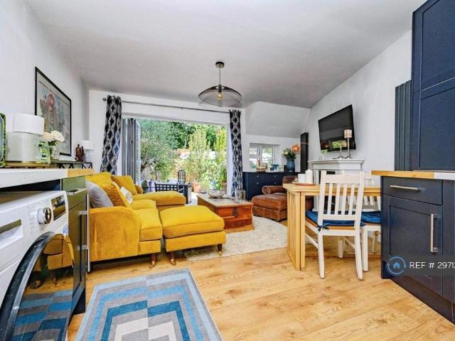 Flat for rent in Pouchen End, Hertfordshire