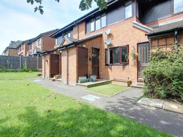 Flat for rent in Pouchen End, Hertfordshire