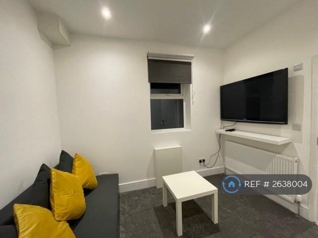 House for rent in Pachesham Park, Surrey