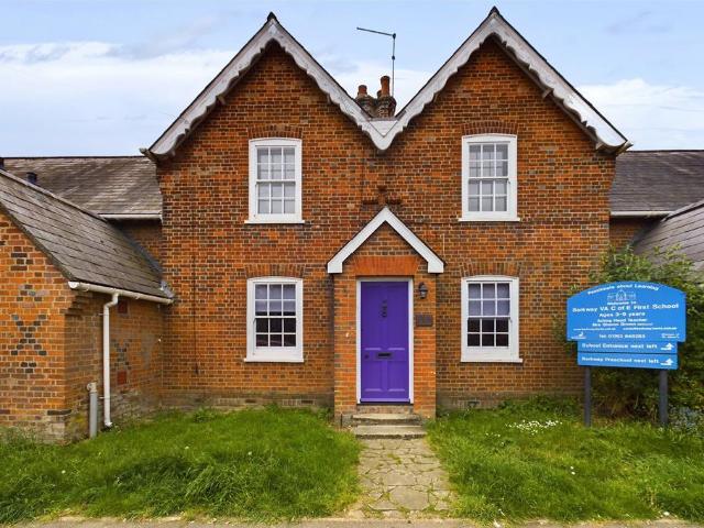 Flat for rent in King's Walden, Hertfordshire