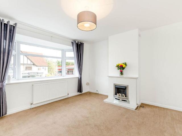 Flat for rent in Batchworth