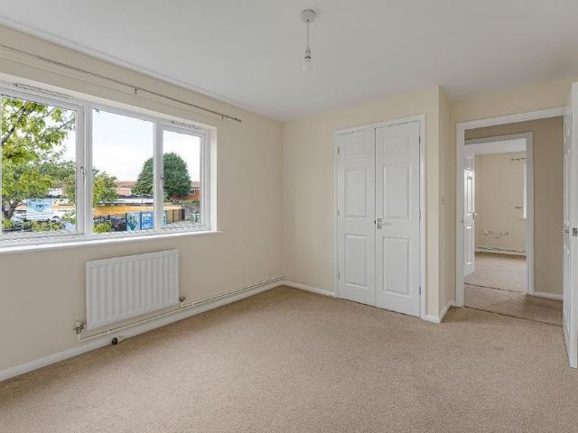 House for rent in Roundshaw, Greater London