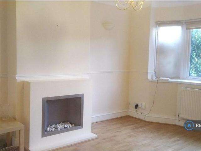 Flat for rent in Coldharbour, Greater London