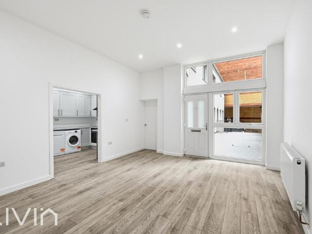 Flat for rent in London Borough of Croydon, Greater London