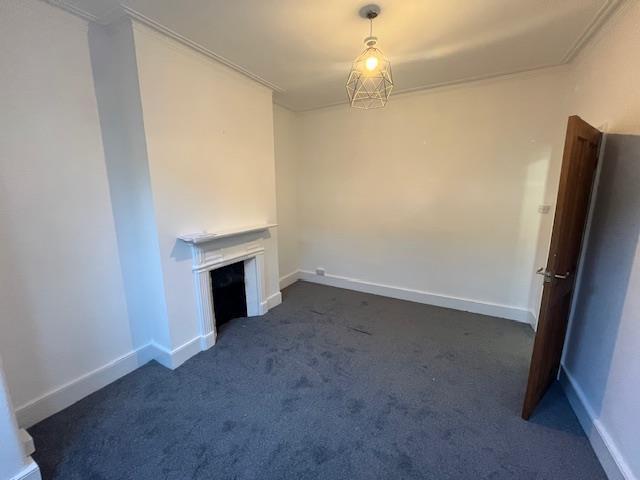 Flat for rent in London Borough of Merton, Collier's Wood