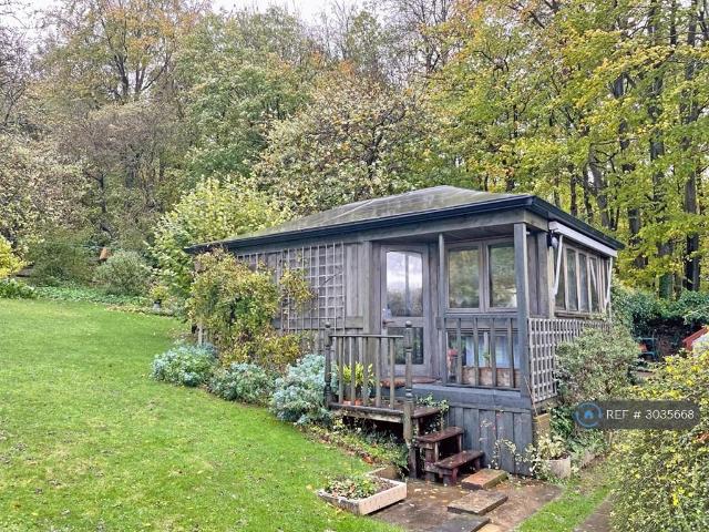 Flat for rent in The Butts, Kent