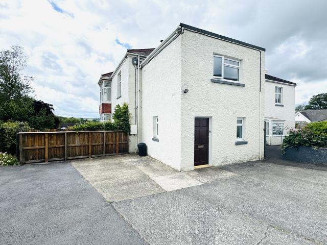 Apartment for rent in Cwmffrwd, Wales