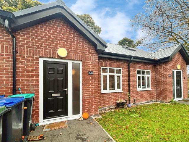 Flat for rent in Berry Hill, Potters Corner
