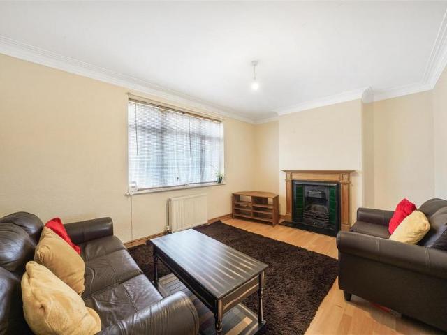 House for rent in London Borough of Ealing, Greater London