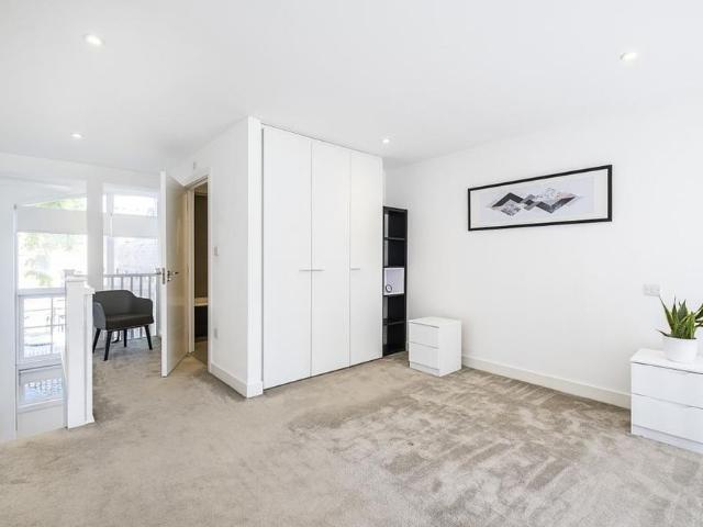 House for rent in Poplar Grove, Greater London