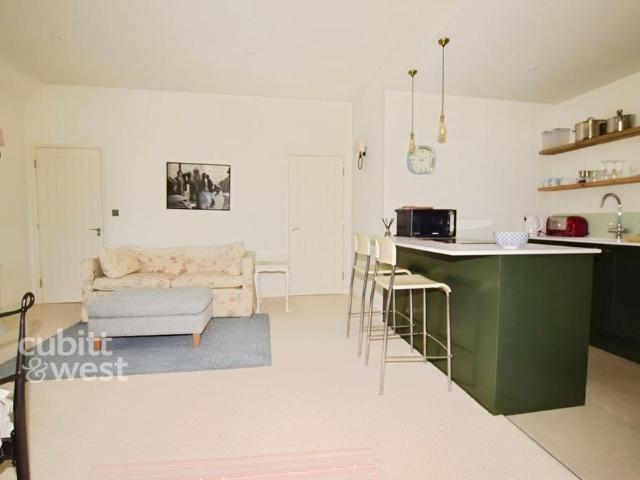 House for rent in Pachesham Park, Surrey