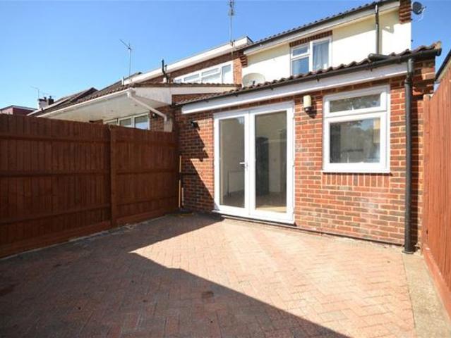 Flat for rent in St Albans, Five Acres