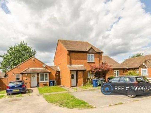 Flat for rent in London Borough of Ealing, Greater London