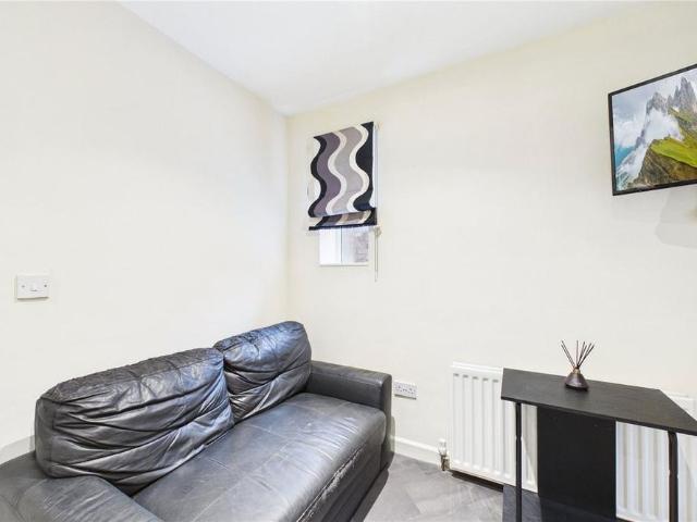 House for rent in The Triangle, Reading