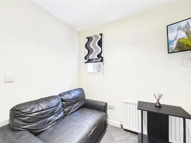 House for rent in The Triangle, Reading
