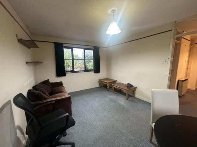 House for rent in Row Town, Surrey