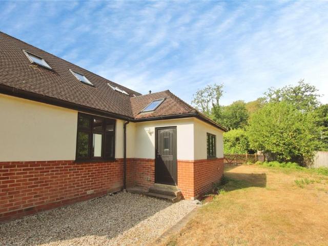Flat for rent in Charvil