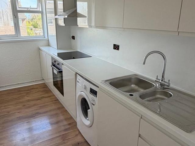 Flat for rent in Falcon Lodge, Wales