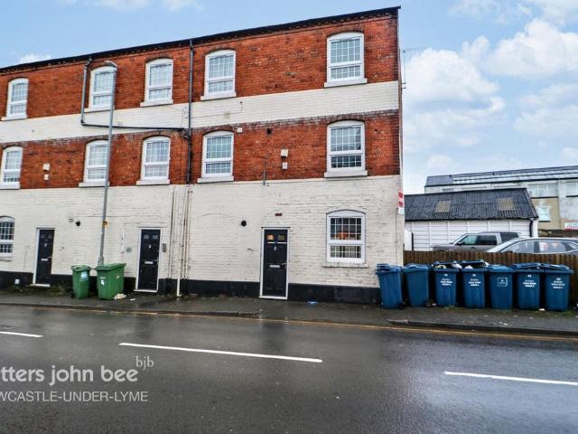 Flat for rent in Baswich, Staffordshire
