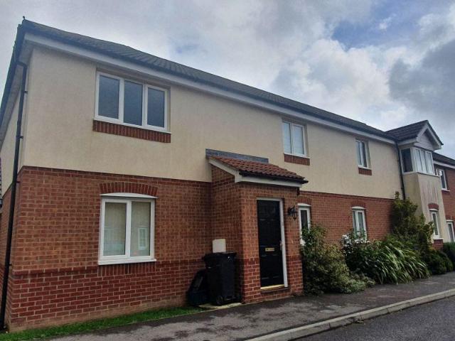 Flat for rent in Brympton
