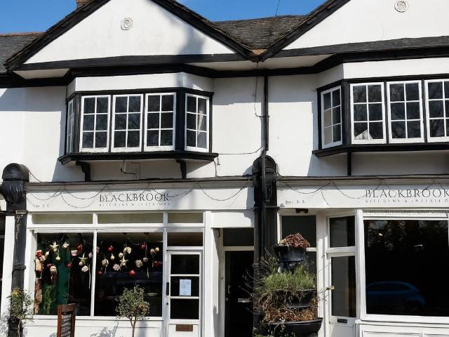 Flat for rent in Red Hill, Surrey