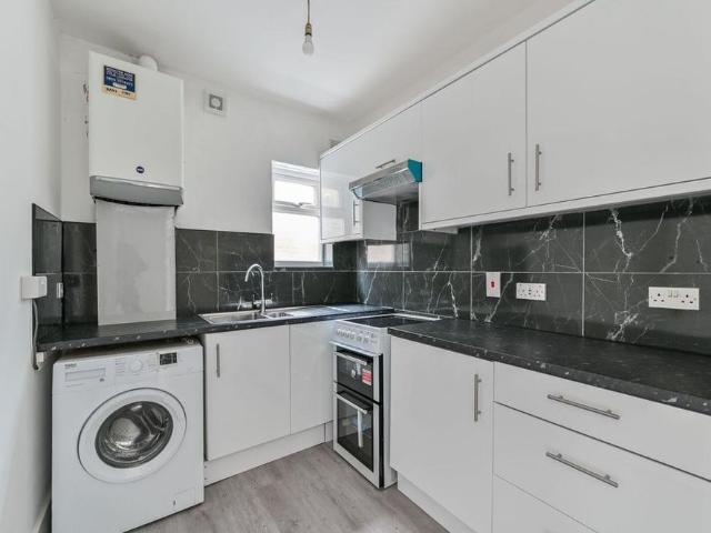 House for rent in Furzedown, Greater London