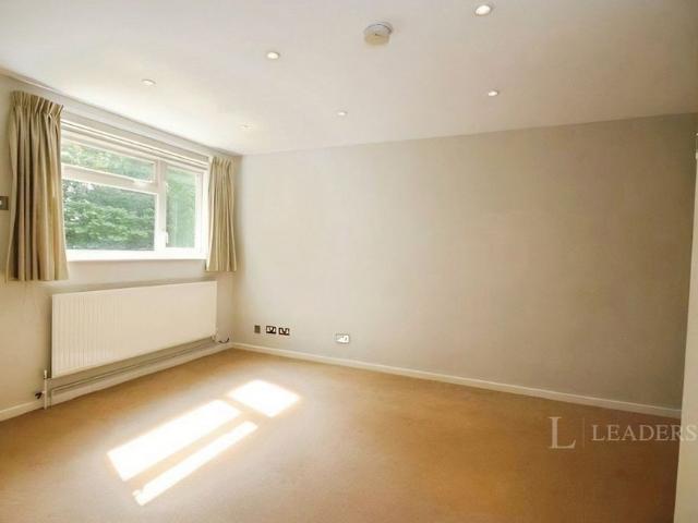 House for rent in Pachesham Park, Surrey
