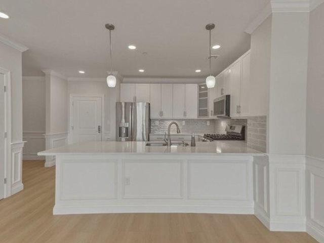 Condo for sale in Edgeworth, Malden