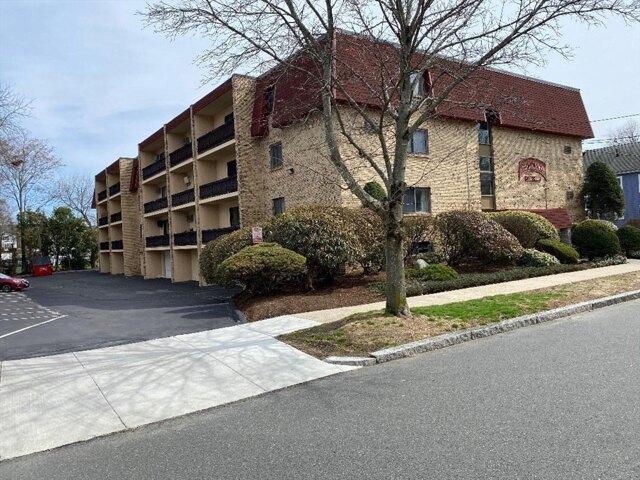 Condo for sale in Melrose